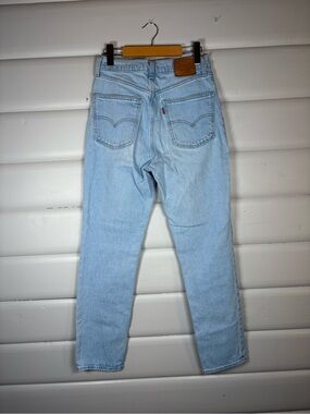 Levi’s Premium 70’s High Slim Straight Jeans 27 Light Wash Distressed